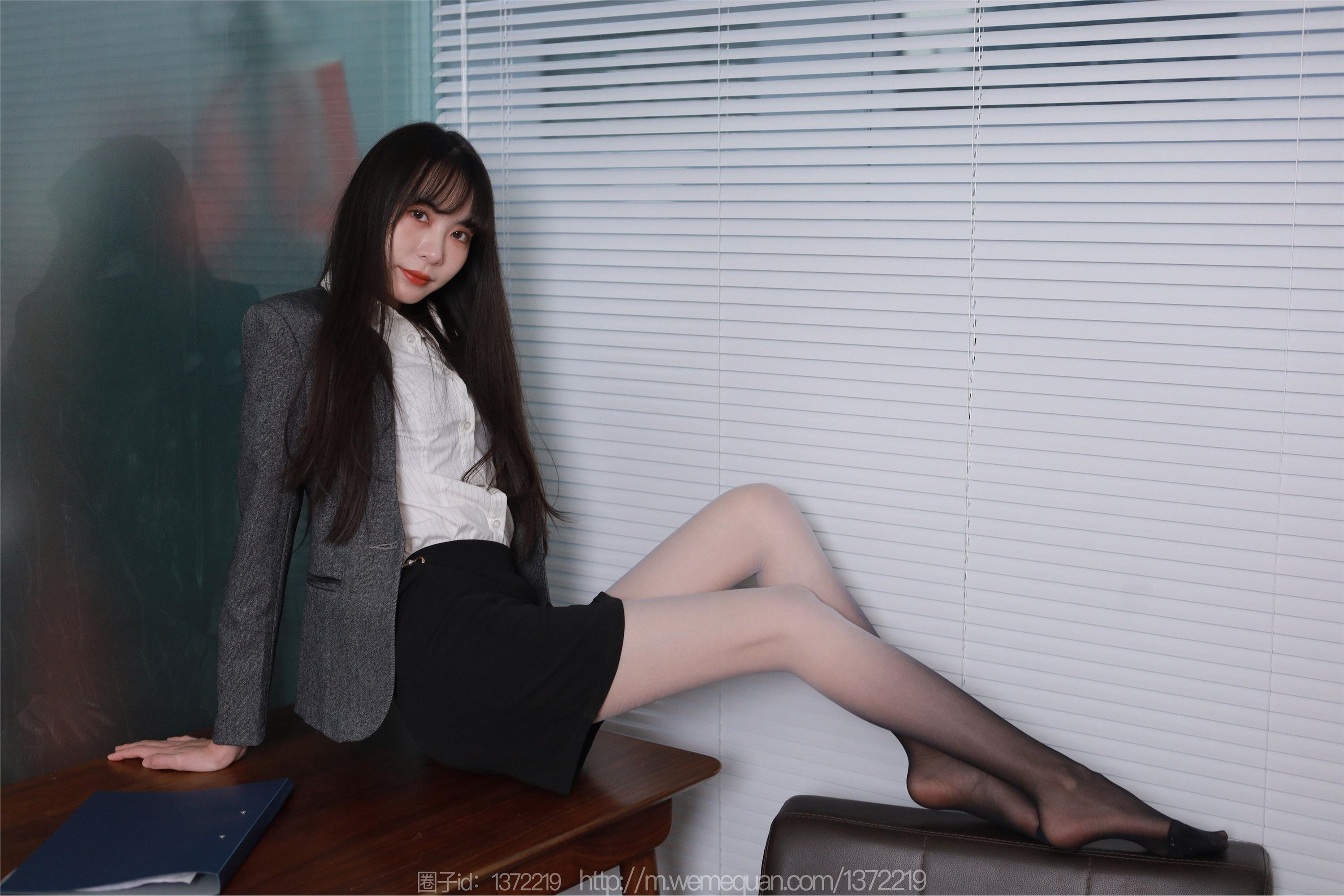 IESS异思趣向  2023.03.12 丝享家 1388 团团《黑白灰渐变》